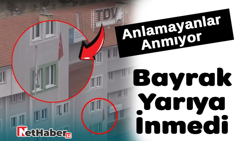 10 Kasım'da Bayrağı Yarıya İndirmediler 